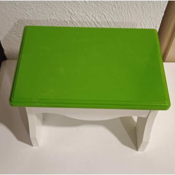 Taburete 21 cm Ancho x 31 cm Largo x 20 cm Altura ASIENTO VERDE
