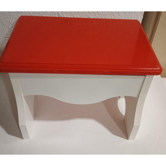 Taburete 21 cm Ancho x 31 cm Largo x 20 cm Altura ASIENTO ROJO